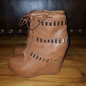 GOT BOOTIE? Tan Shoe Booties